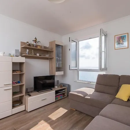 Apartment Gigi - Two Bedroom With Terrace And Sea View