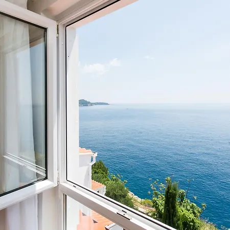 Gigi - Two Bedroom With Terrace And Sea View Apartment