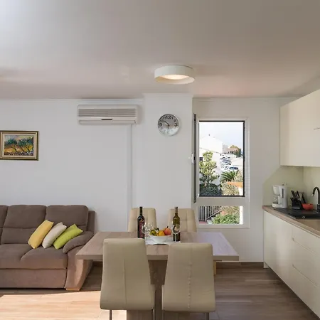 Gigi - Two Bedroom With Terrace And Sea View Ντουμπρόβνικ