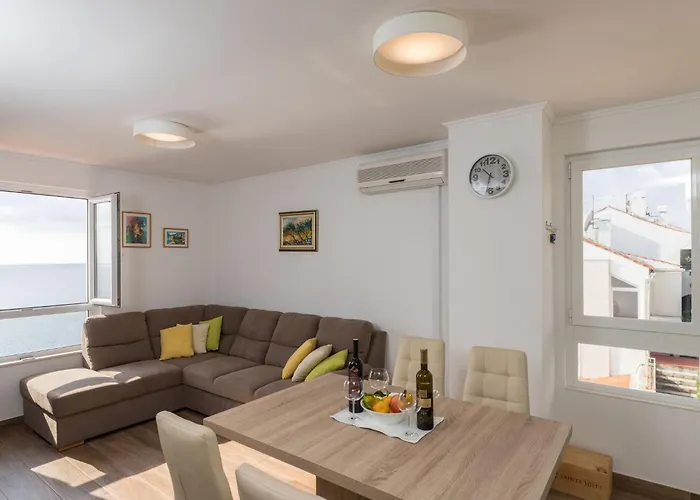 Gigi - Two Bedroom With Terrace And Sea View